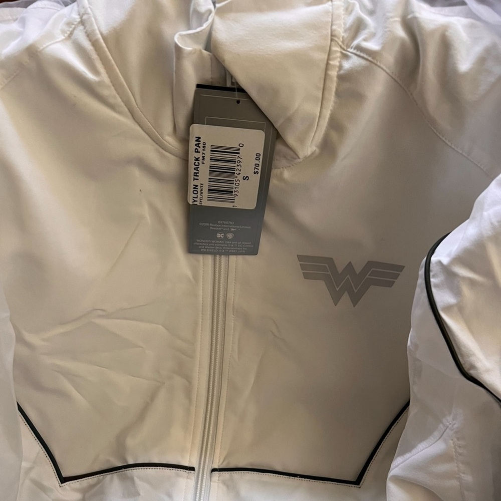 REEBOK
WONDER WOMAN X REEBOK WMNS TRACKTOP